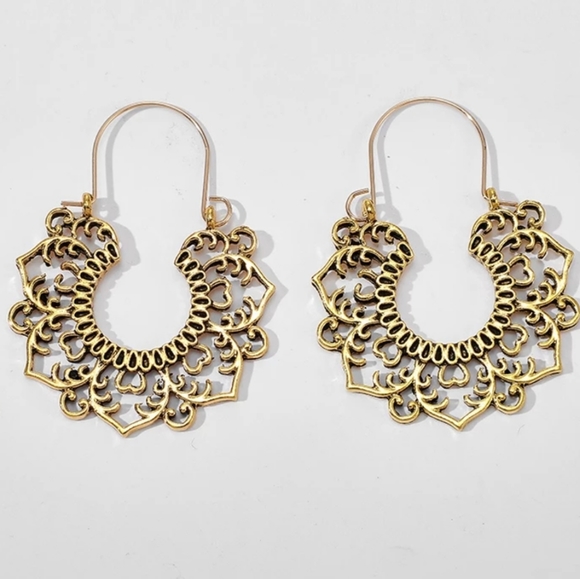*Devon* Ornate Mandala Earrings - Picture 4 of 6